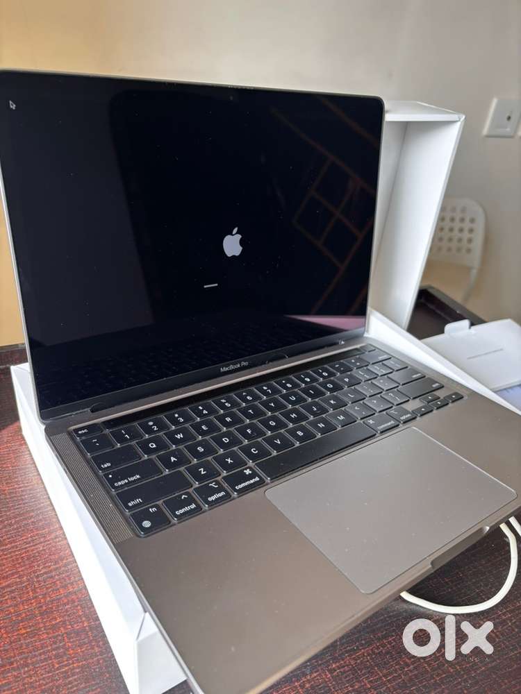 MacBook Pro 500GB- 2022, Less Battry Count
