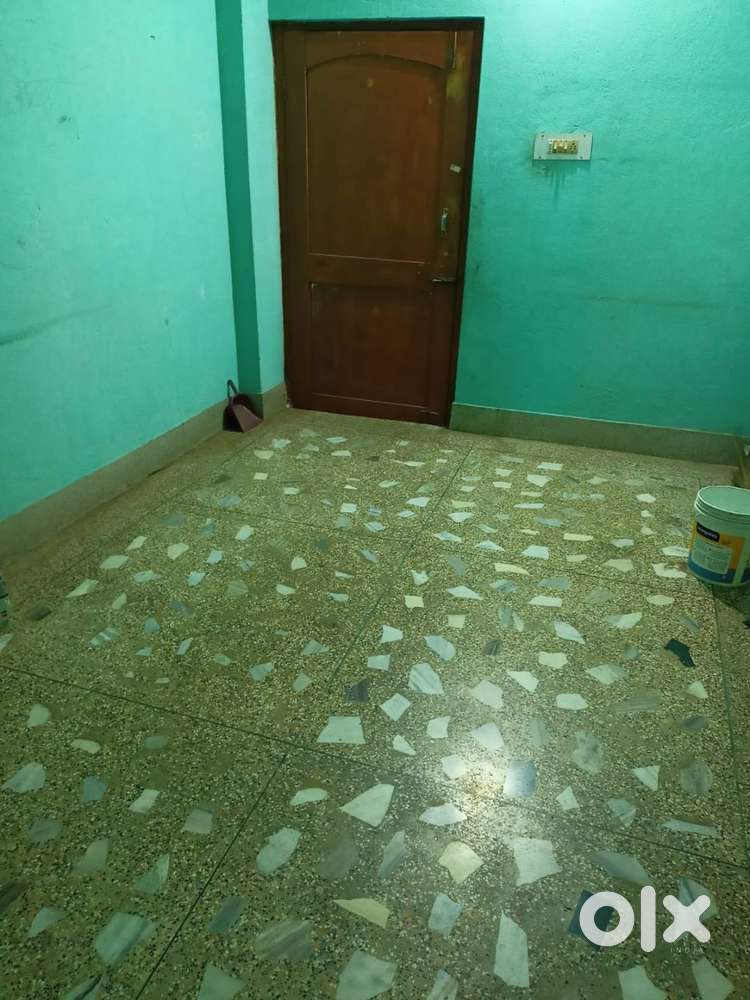 SHAIRING GIRL ROOMENT  NEED