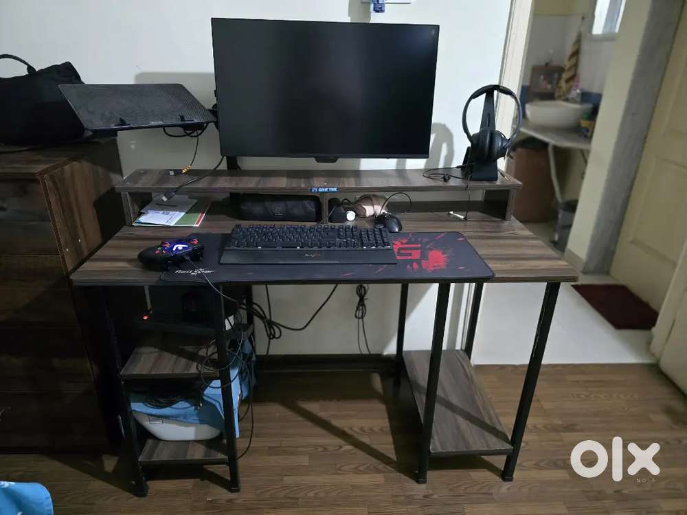 Computer Table and bean bag