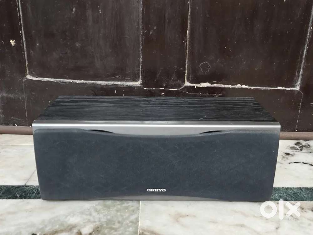 Onkyo 1 centre 2 surround speaker 8 ohms  used any AV receiver avr