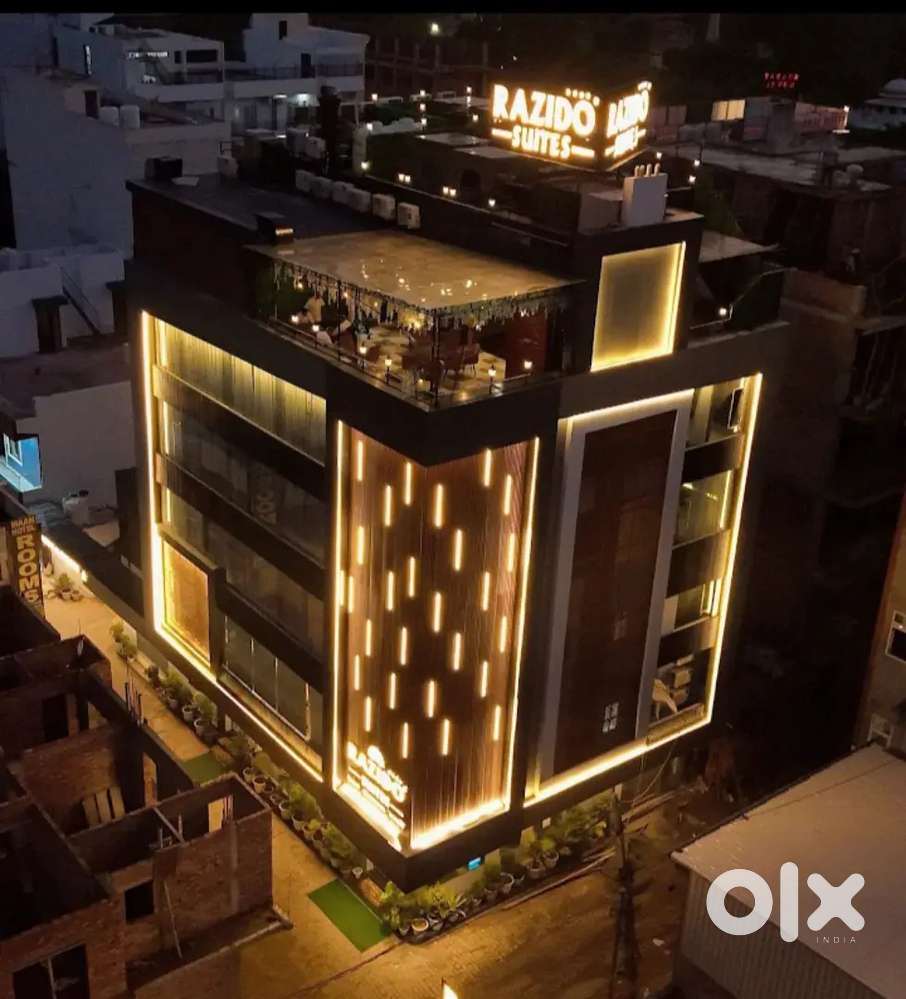 Female Front desk associate / Receptionist