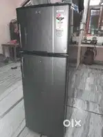 Double door refrigerator