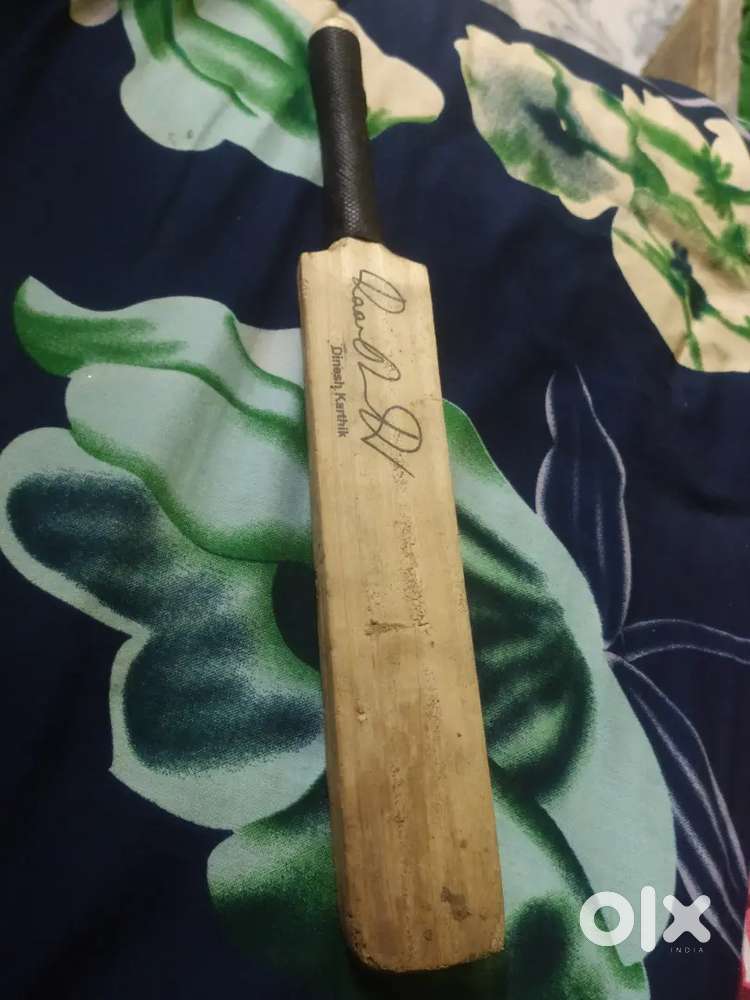 Cricket bat with dinesh karthik signature