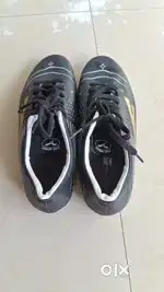 Sports shoes