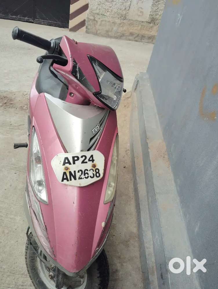 Streak Scooty pink color