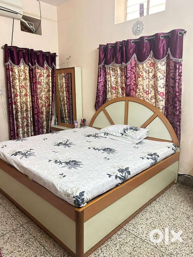 DOUBLE BED WITH MATTRESS