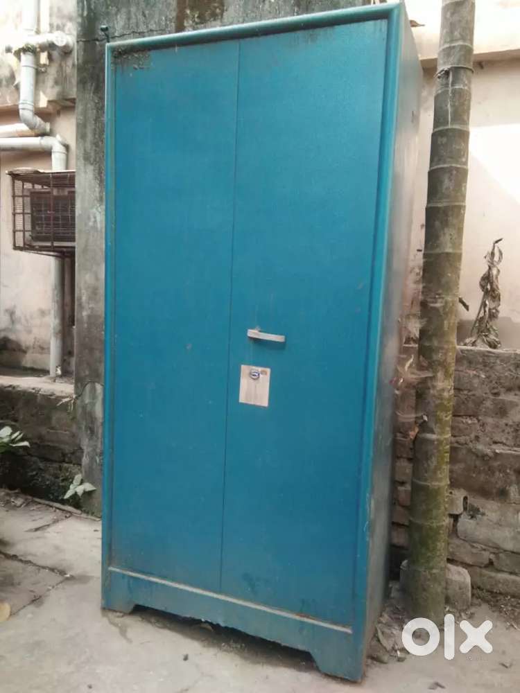 Godrej almari sell for urjent