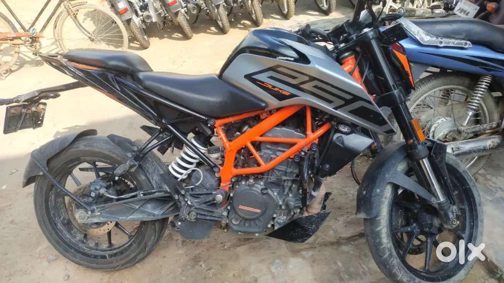 KTM DUKE 2022 मॉडल मात्र 105000 में लड़कों की पसंदीदा गाड़ी।