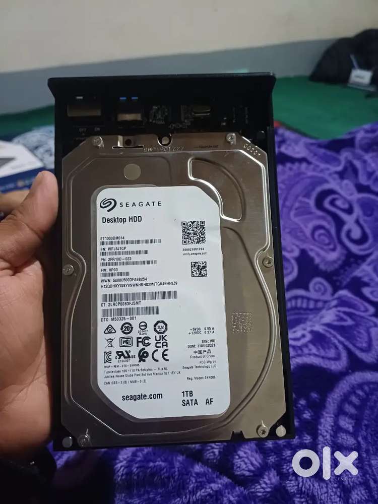 1 tb hard desk new not used with cover and adopter