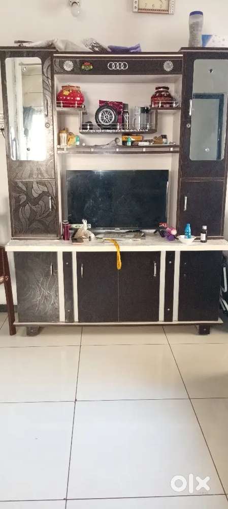 Tv_unit with show case