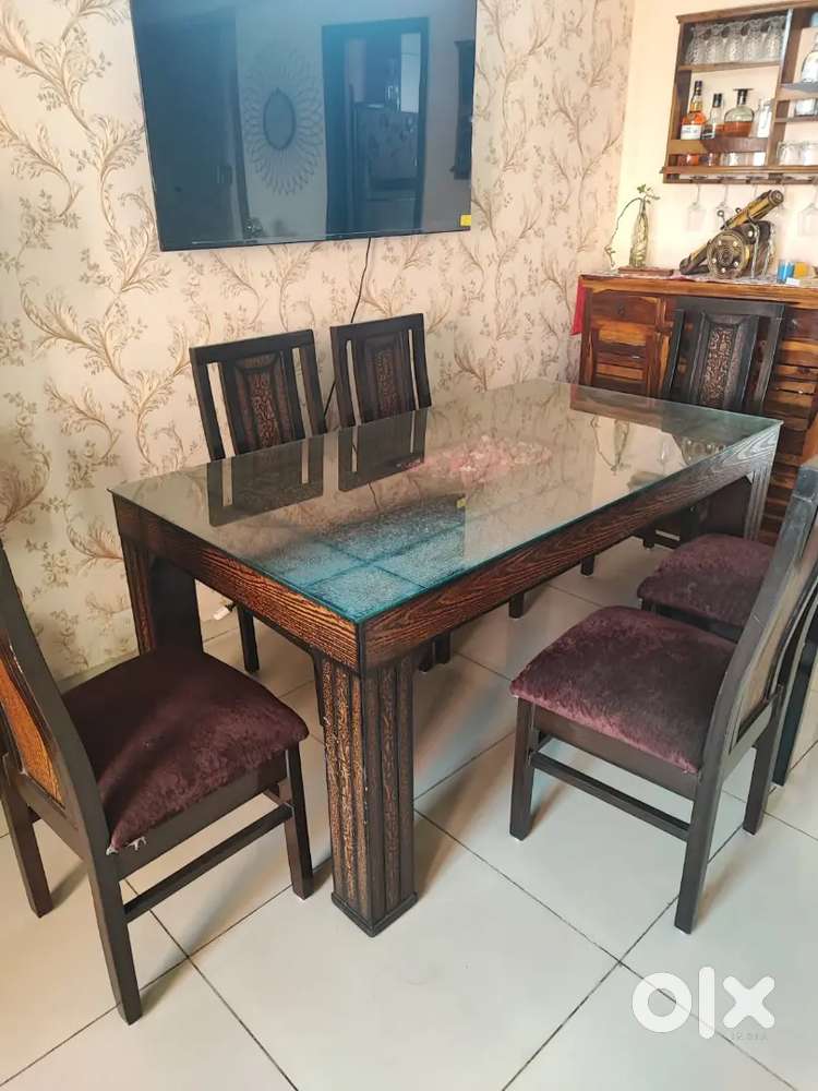 6 seater wooden dinning table with chairs