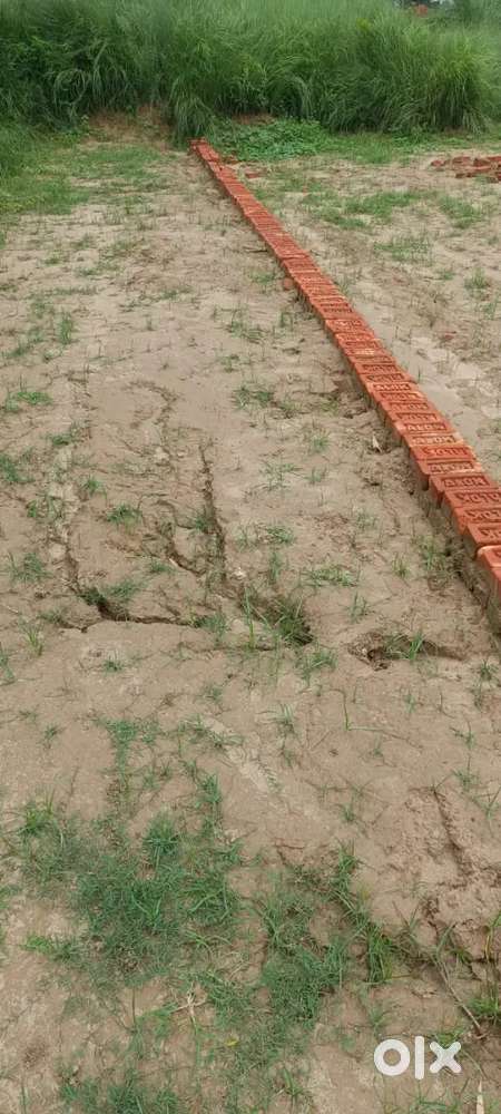 Gorakhpur Karjaha market ke pass plot uplabdh hai