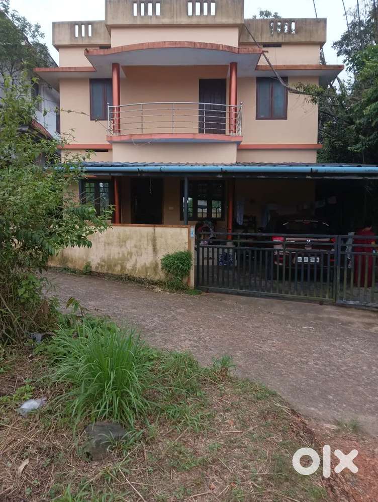 4 cent plot and House for sale at mulanthuruthy