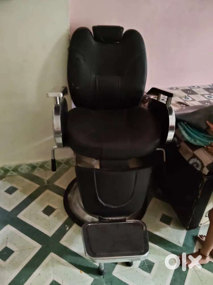 Salon chair