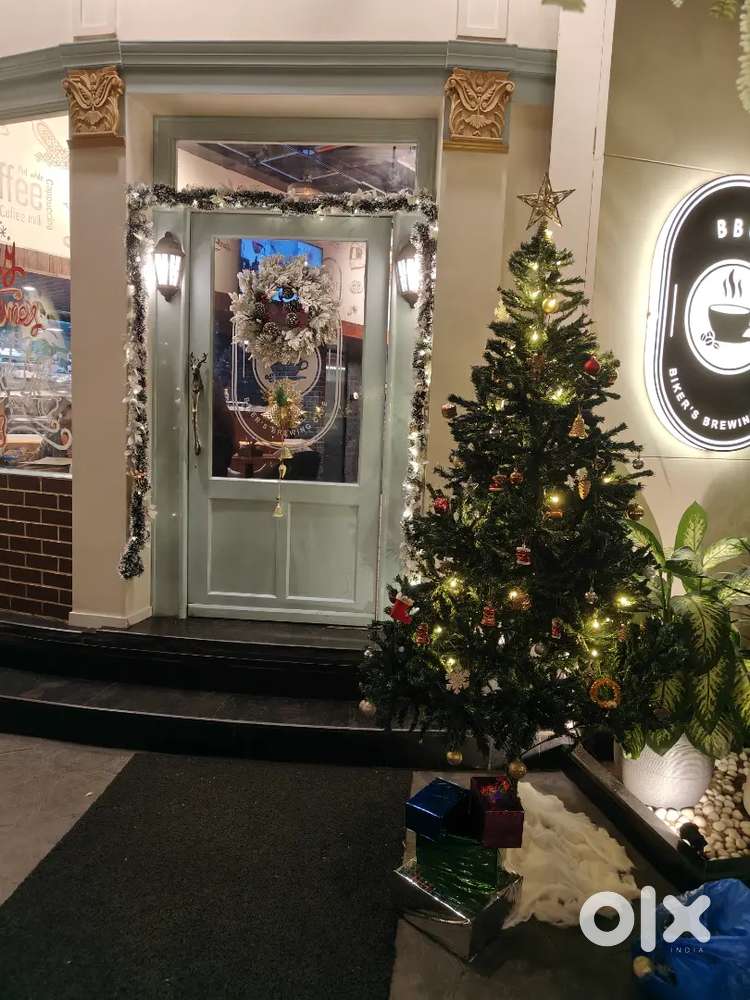 Service Staff for a Cafe