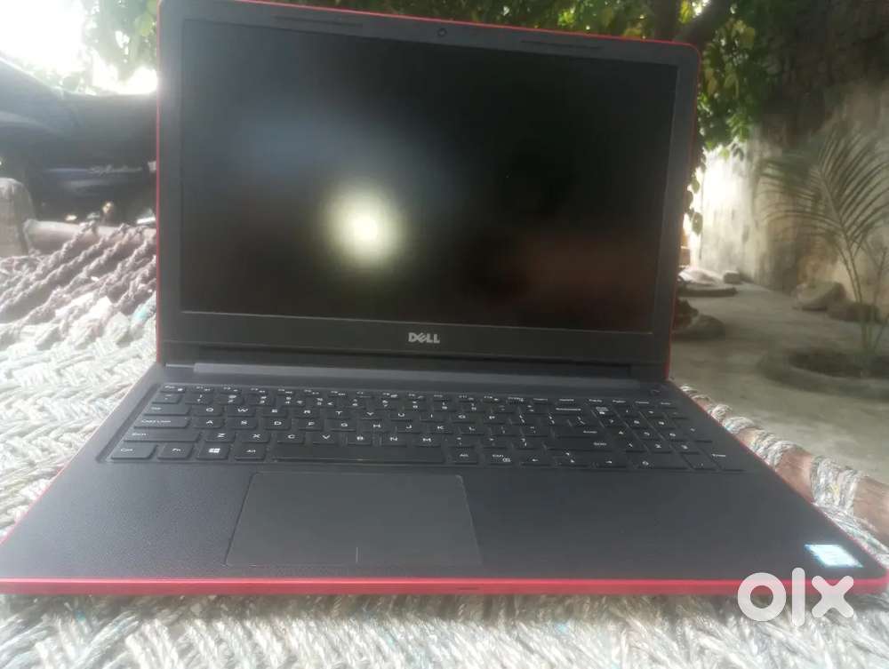 Dell i3 6th generation a1 condition non scratch   with charger mouse