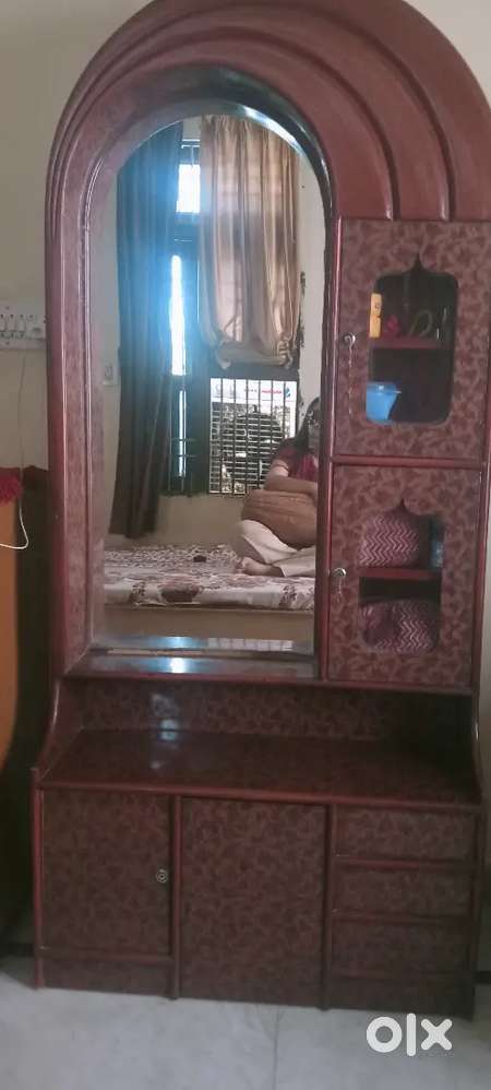 Dressing table