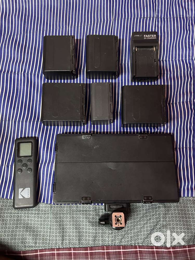 Kodak V578 LED video light with Band Door with 5 battery