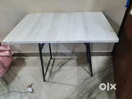 Foldable study table