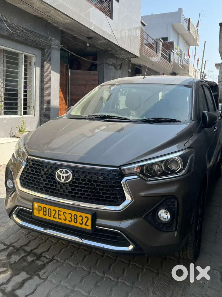 Toyota rumion 7 seater car