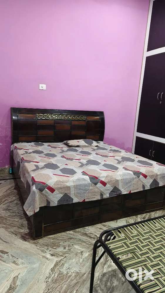 Premium bed modern style