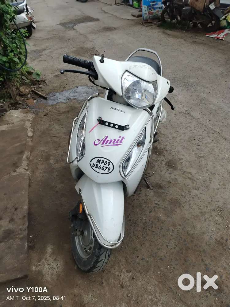 A one condition scooter best for small girl ,
