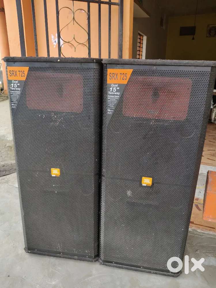 DJ 15 inch speaker and 600 watt machine