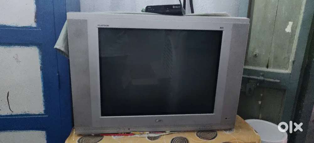 LG box type colour TV, location Bollapadu