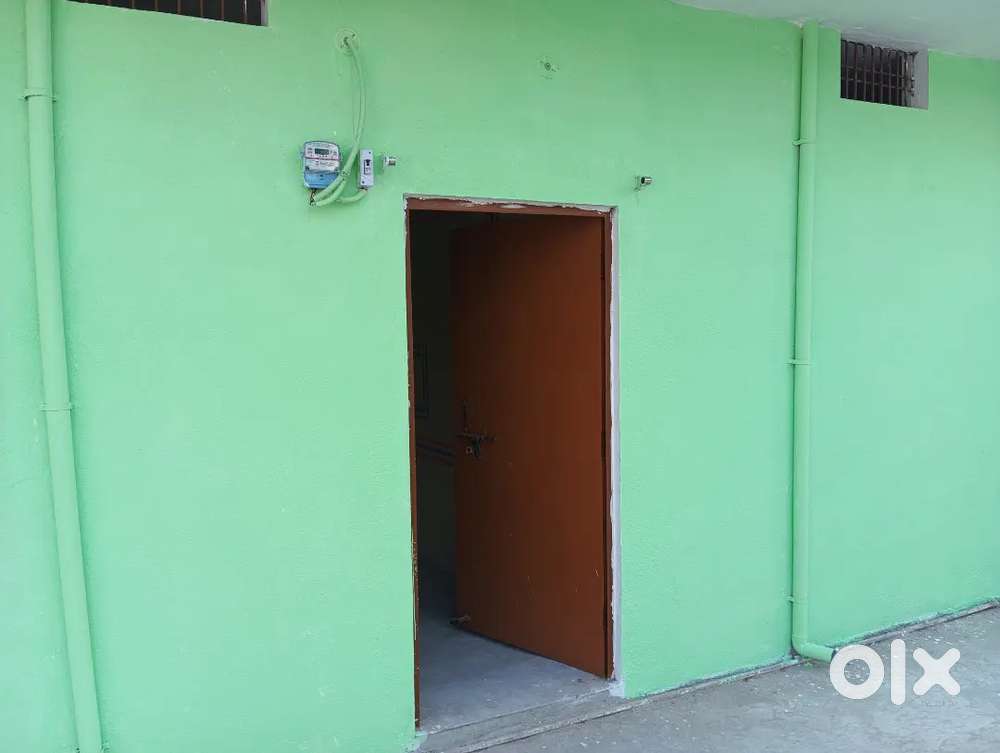 Single room for single person & 2 room with kitchen slab rs 4500.