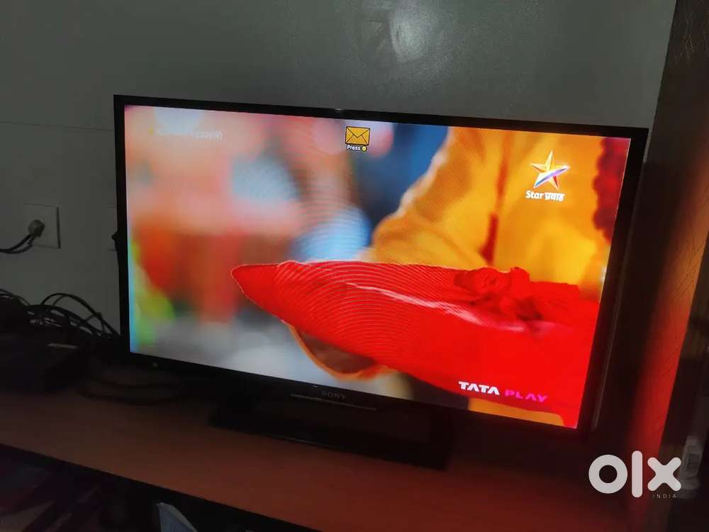 Sony bravia 32 inch tv, model 2017