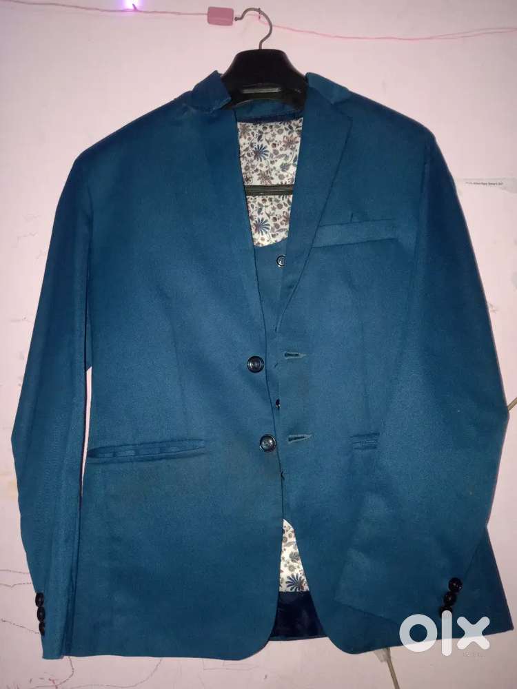 Medium size  coat 2pc Dark blue colour and mehrron welwet colour