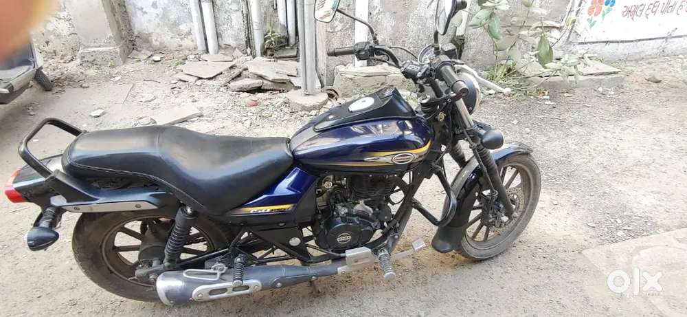 Bajaj Avenger 150 Street