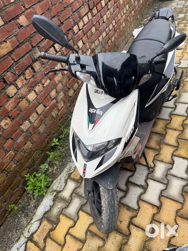 Aprilia sr 160 for sale white colour