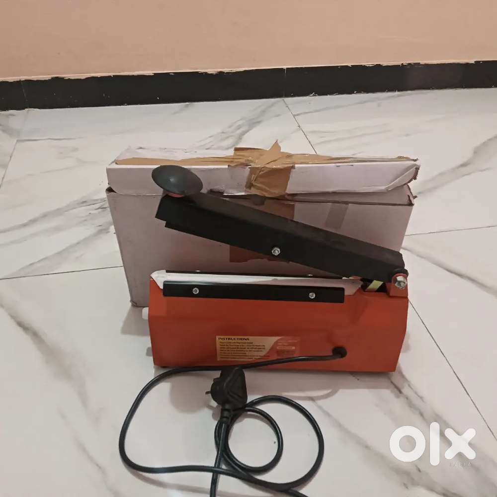 Electronics packing machine