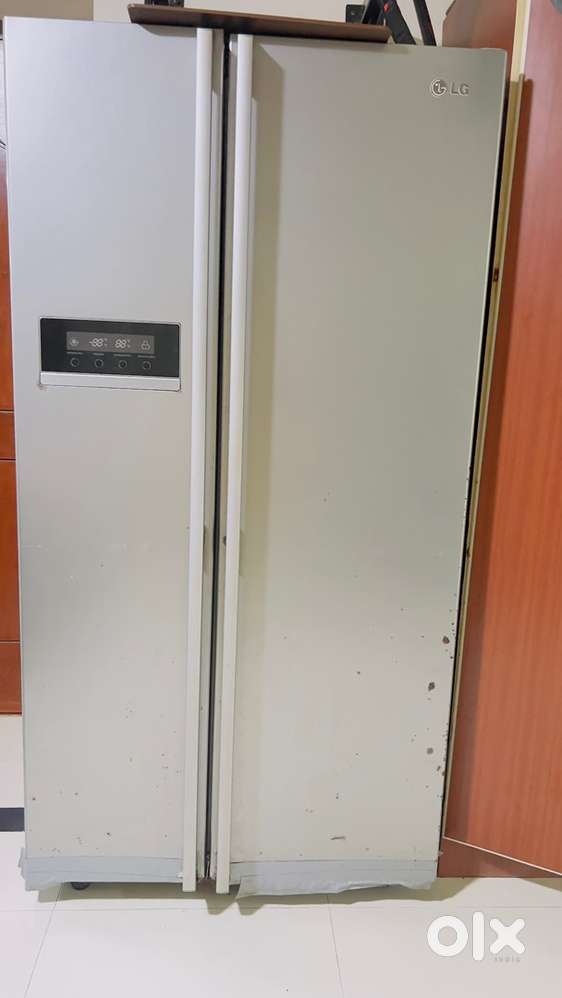 Double door side by side fridge