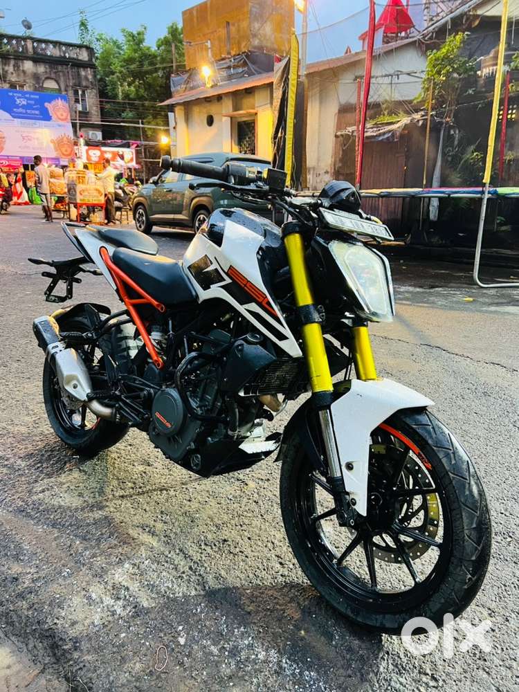 KTM DUKE 250cc BS4 ABS WITH DUAL DISC MODEL