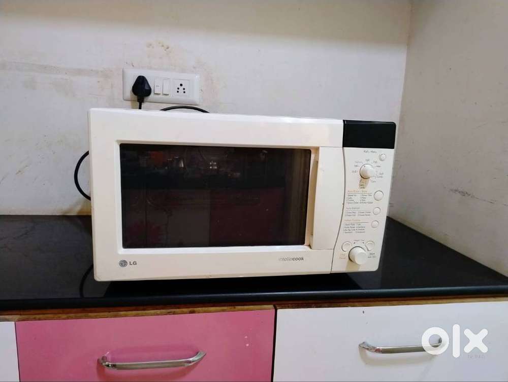 LG Microwave Oven(White color) 26L for sell 4000 Rs.(cash only no UPI)