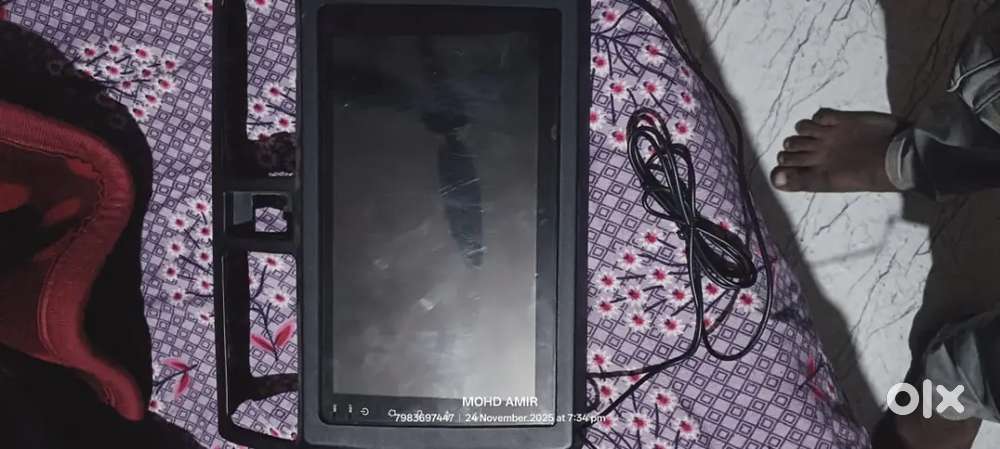 Car ki Android h full 4 32 h 9 inch ki h 3 manth old h niyu h