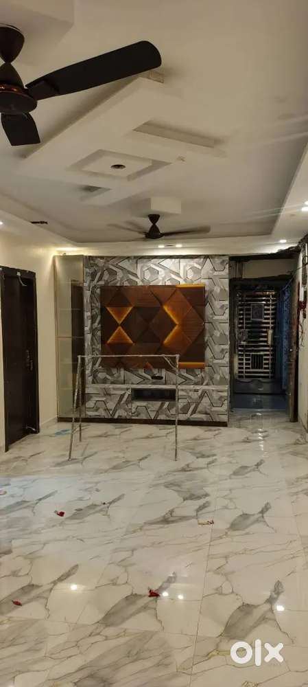 2 bhk semi furnished flat available in greater noida west