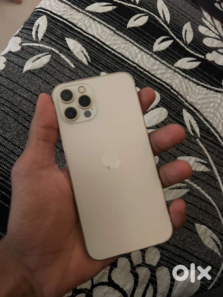 iPhone 12 pro gold colour (128gb) with phone ans cable.