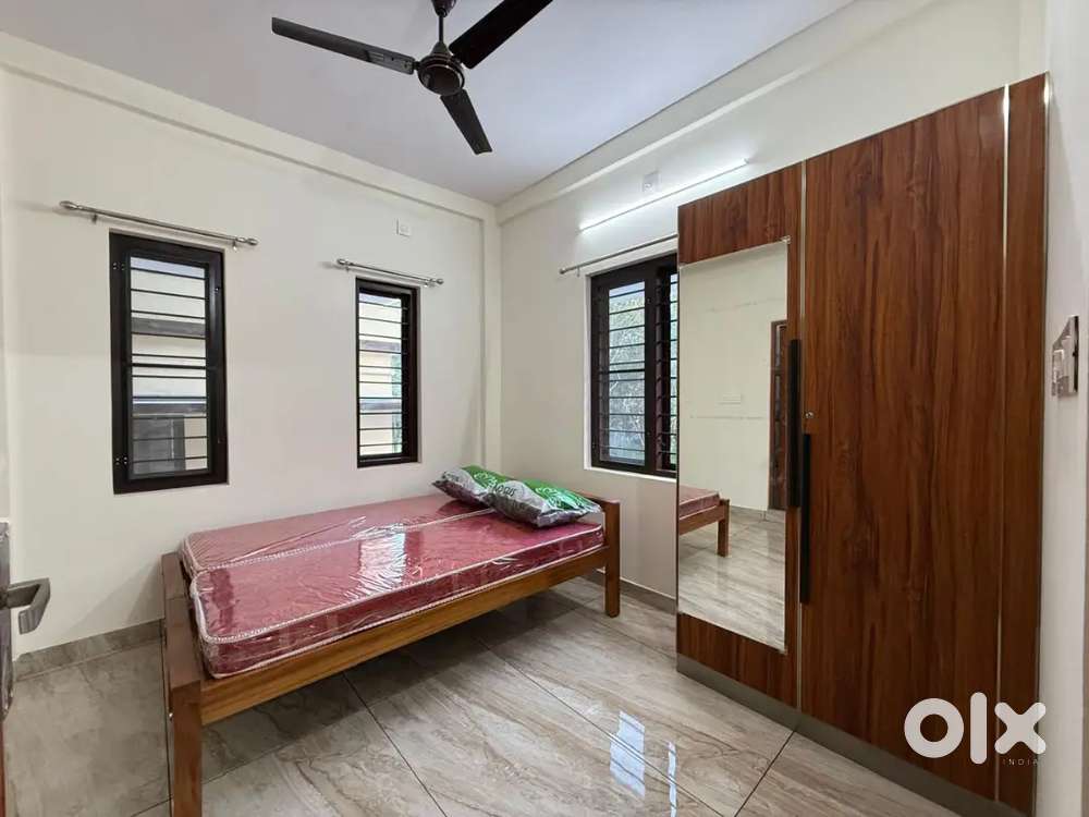 1bhk apartment available kakkanad 4km distance idachira// family only
