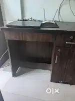 Computer table for same
