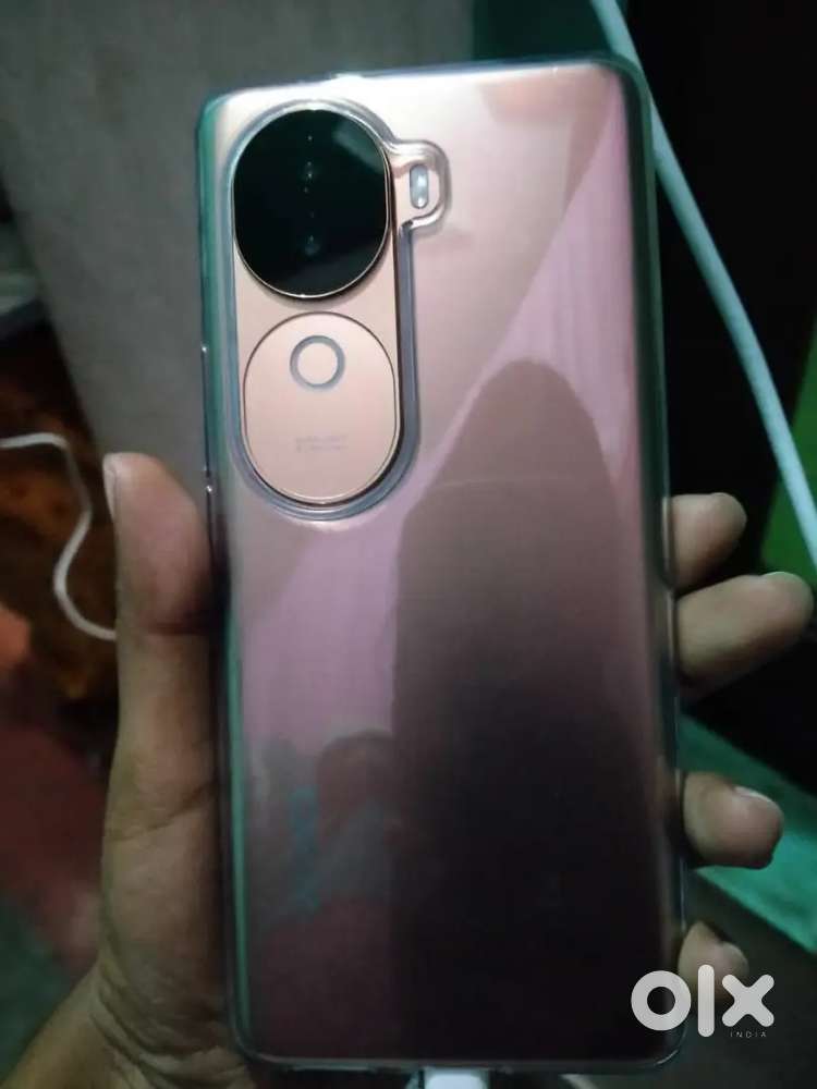Vivo v40e 8+8/256 under 5 months warranty