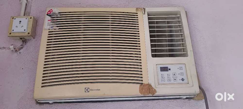 Window AC in good condition for sale