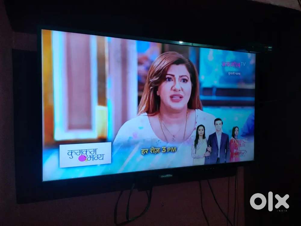 CloudWalker 40 inch 4K Ready Smart Full HD LED TV (Black)