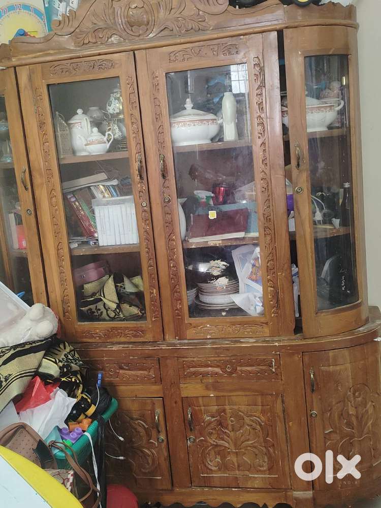 mailedaan and showcase of teak wood