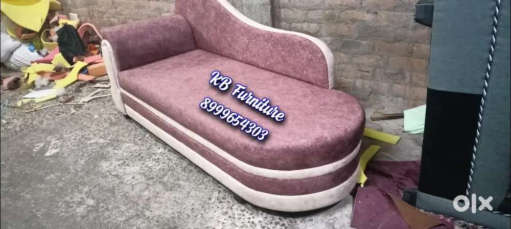 NEWLY ATTRACTIVE ARCHIVE COUCH