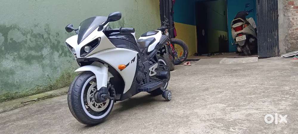 Colour -white  this bike for 3to 10 year child