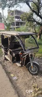 Yatri super e rikshaw