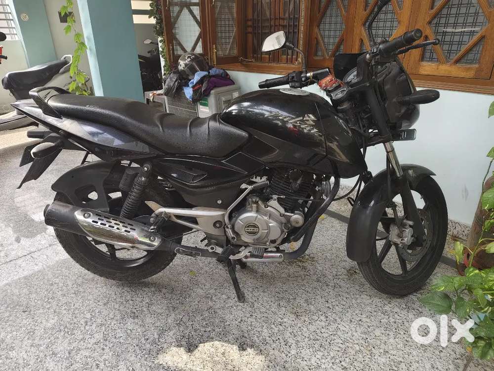 Bajaj palsar 150 black colour